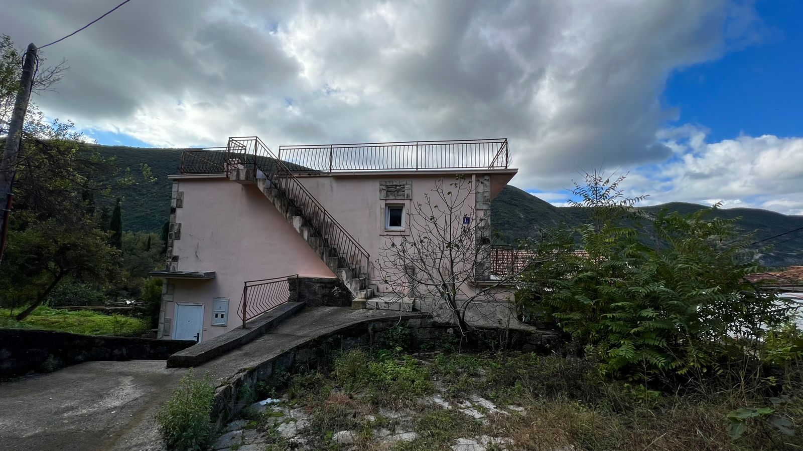 Image of House - 2 Bedrooms - 1 Bathrooms for Sale in Herceg-Novi-Sutorina-Montenegro, Image 1